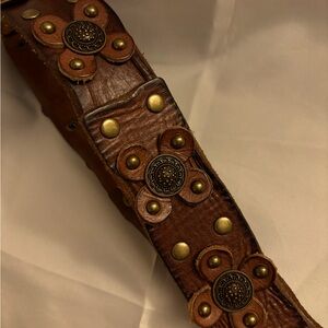Leather Patricia Nash clip on shoulder strap.
